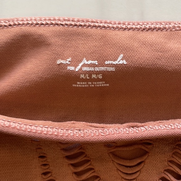 Out from sunder for Urban Outfitters Seamless Cutout Crop Top - Picture 2 of 3